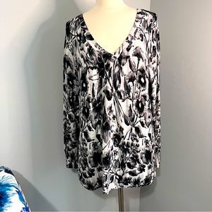 Lane Bryant 18/20 Black White Gray V Neck Long Sleeve Sweater